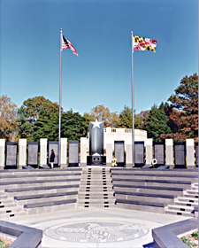 [color photograph of the World War II Memorial]