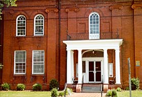 [color photo, Worcester County Courthouse entrance, Snow Hill, Maryland]